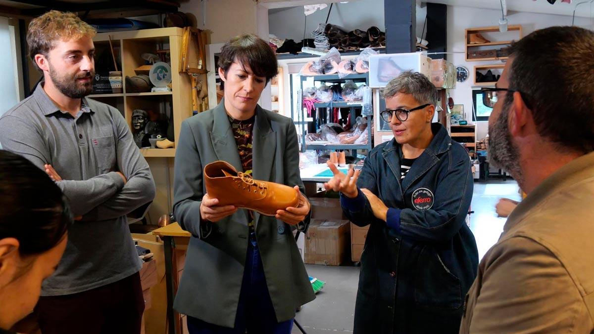 La portavoz nacional del BNG, Ana Pontón, en una visita a Merza, en Vila de Cruces (Pontevedra)