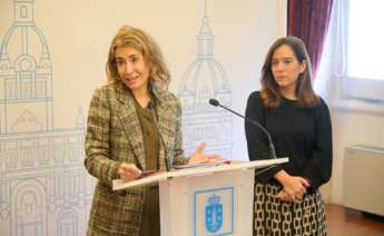 La ministra de Transportes, Movilidad y Agenda Urbana, Raquel Sánchez en una rueda de prensa junto a la alcaldesa de A Coruña, Inés Rey