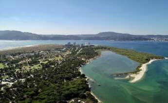 Imagen aérea de la península de Tróia, en la que se aprecian algunos de los emprendimientos turísticos / Troia Resort