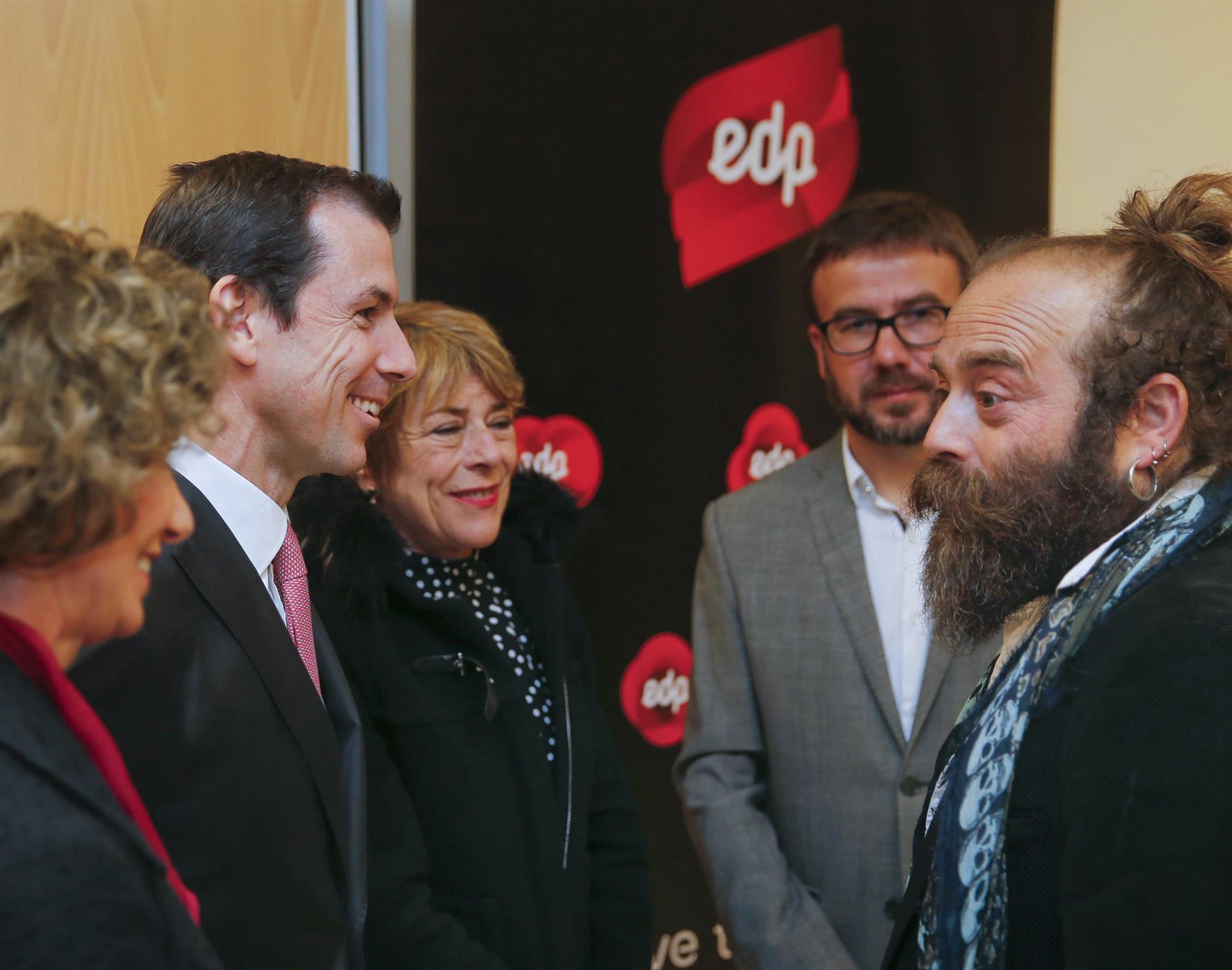 Miguel Stilwell (CEO de EDP), segundo por la izquierda en una imagen de archivo / EFE