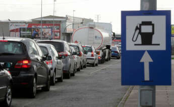 Colas de coches en una gasolinera de Lugo