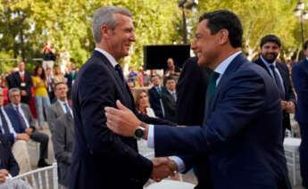 El presidente de Galicia, Alfonso Rueda, con el presidente de la Junta de Andalucía, Juanma Moreno