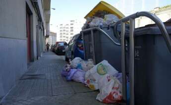 Contenedores rebosan de basura en A Coruña