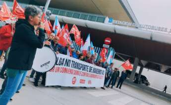 Manifestación transporte de viajeros ante la estación de autobuses de Santiago / Europa Press