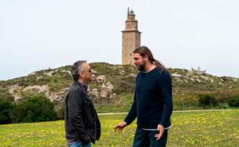 El exalcalde de A Coruña Xulio Ferreiro con el candidato de la Marea Atlántica a la alcaldía herculina, Xan Xove