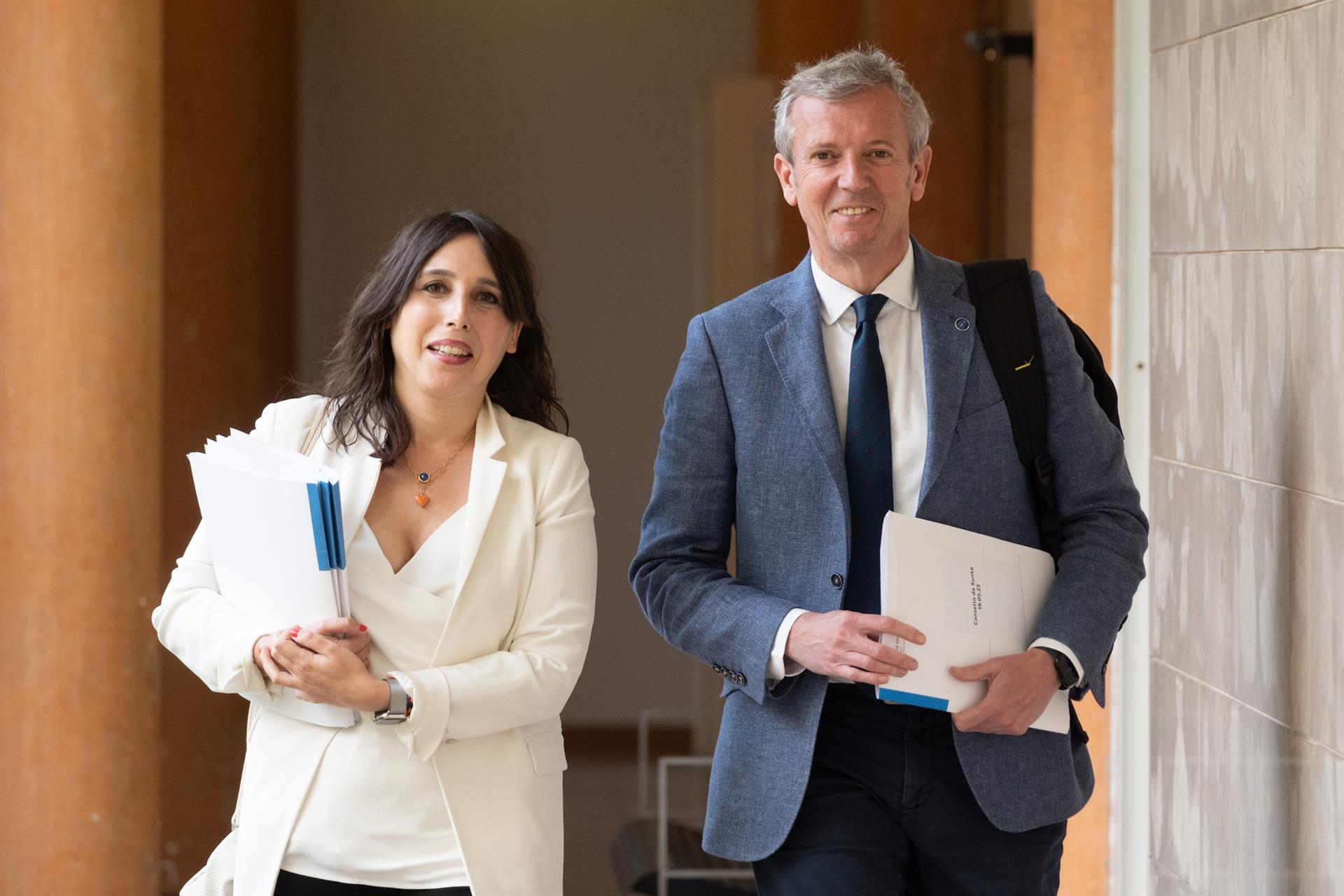 La nueva conselleira de Economía, Industria e Innovación, María Jesús Lorenzana, junto al presidente de la Xunta, Alfonso Rueda