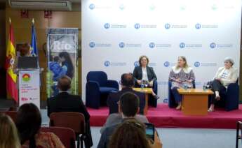 Carmen Lence modera la mesa de debate sobre 'Vivir y Trabajar en el Rural', dentro del 'I Foro de Activistas: Por un Futuro Rural', organizado por ED Galicia y Río de Galicia