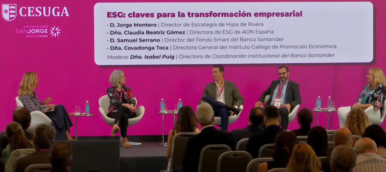 Jorge Montero, director de estrategia de Hijos de Rivera, junto a Claudia Beatriz Gómez, directora de ESG de AON España; Samuel Serrano, director del fondo Smart del Banco Santander; y Covadonga Toca, directora xeral del Igape