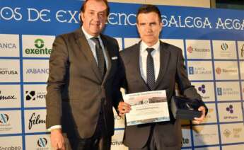 Javier Froiz Prieto recoge el premio a la cadena de supermercados otorgado por los empresarios gallegos de Cataluña / Froiz