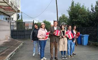 El precandidato a las primarias que el PSdeG celebrará para elegir a su candidato a la Xunta José Ramón Gómez Besteiro a su llegada a la sede de los socialistas gallegos - EUROPA PRESS