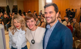 La líder de Sumar, Yolanda Díaz; la candidata para la Presidencia de la Xunta de Galicia, Marta Lois y el portavoz de la comisión promotora de Sumar Galicia, Paulo Carlos López