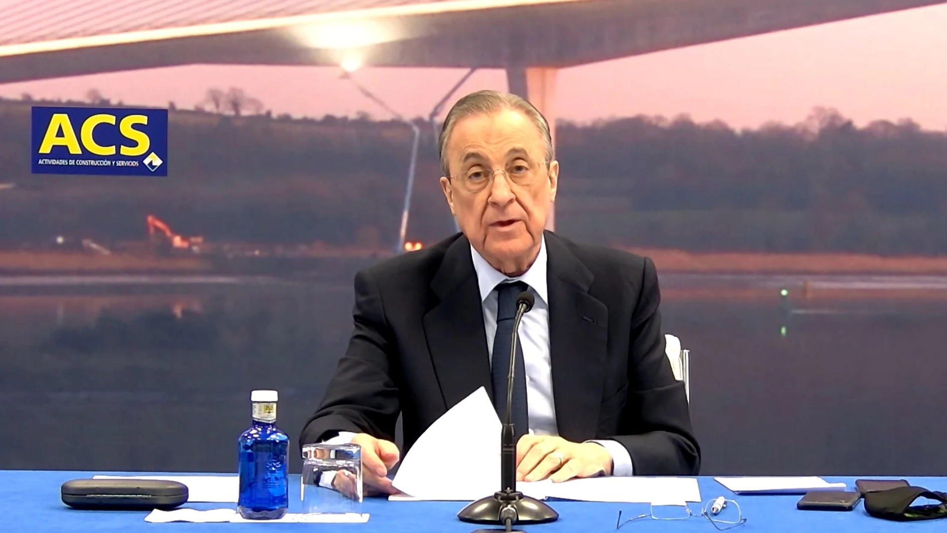 Florentino Pérez en una junta de ACS