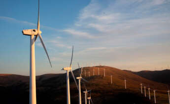 Varios aerogeneradores en el parque eólico de Vilachá, a 15 de marzo de 2024, en Lugo