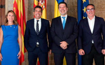 Foto de familia de la firma del acuerdo para levantar el proyecto Armonia Green Comunitat Valenciana