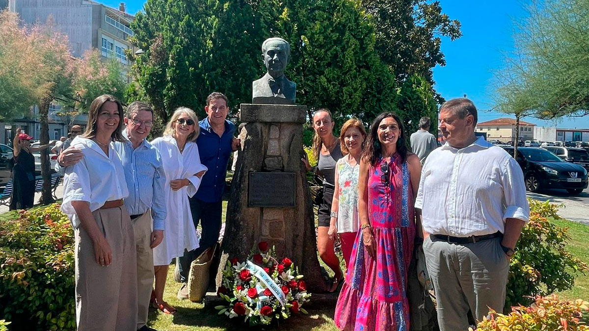 Acto de los socialistas gallegos por el 25 de julio, Día de Galicia, ante la estatua de Castelao en Rianxo (A Coruña)
