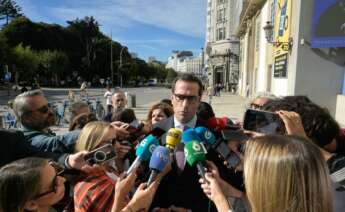 El ministro de Economía, Carlos Cuerpo, ofrece declaraciones a los medios, en A Coruña / Europa Press