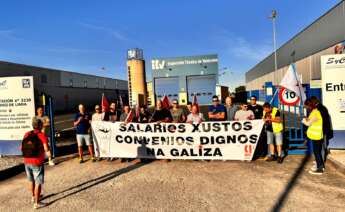 Protesta de trabajadores frente a un centro de inspección de vehículos de Ourense / CIG