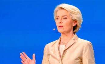 La presidenta de la Comisión Europea, Ursula Von der Leyen, comparece ante los medios, en el Parlamento Europeo