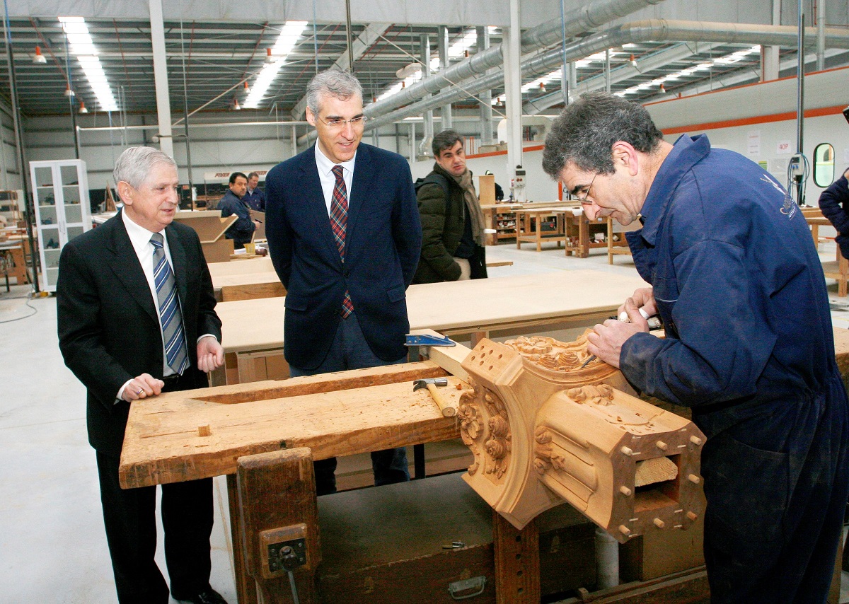 Cándido Hermida, en una foto de archivo con el exconselleiro de Industria de la Xunta, Francisco Conde