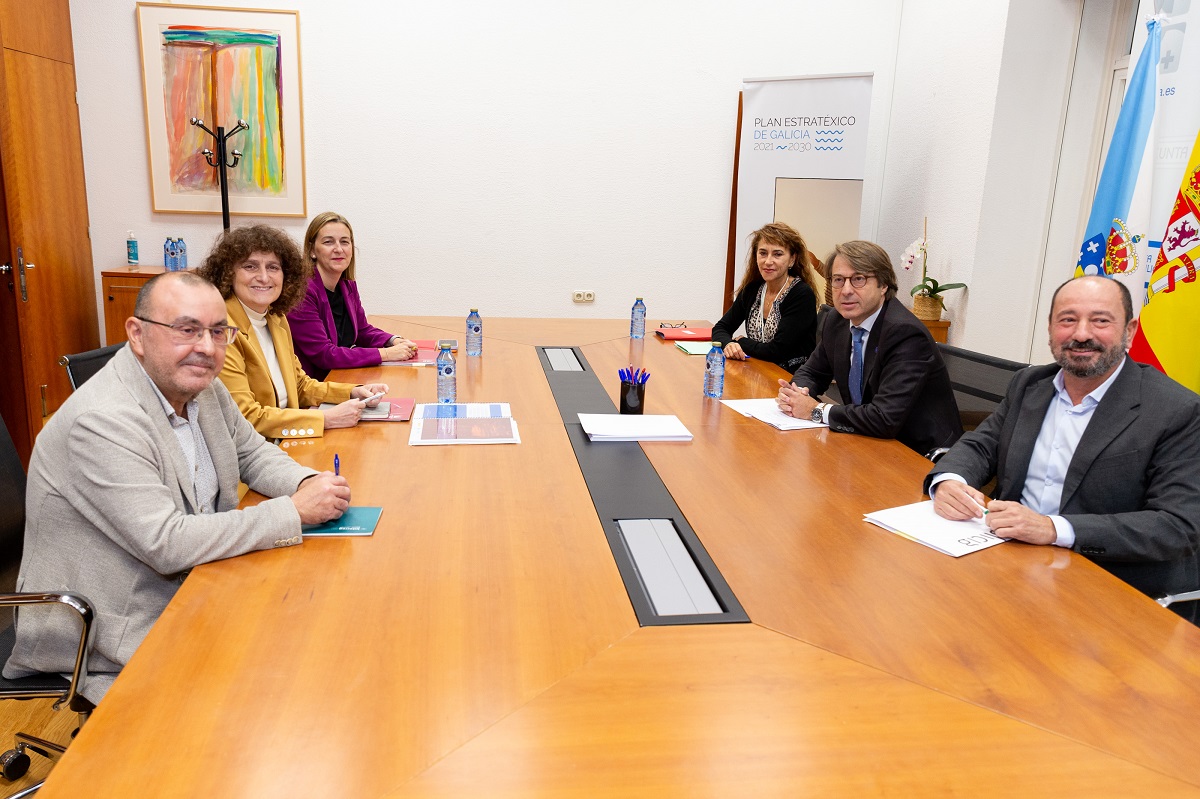 El conselleiro de Facenda, Miguel Corgos, se ha reunido con la alcaldesa de Santiago, Goretti Sanmartín, ante la aprobación de una tasa turística que gestionarán los ayuntamientos que lo soliciten