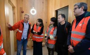 María Jesús Lorenzana y María Martínez Allegue, conselleiras de Economía y de Vivenda, visitan la fábrica de Xilonor en Coirós / Xunta