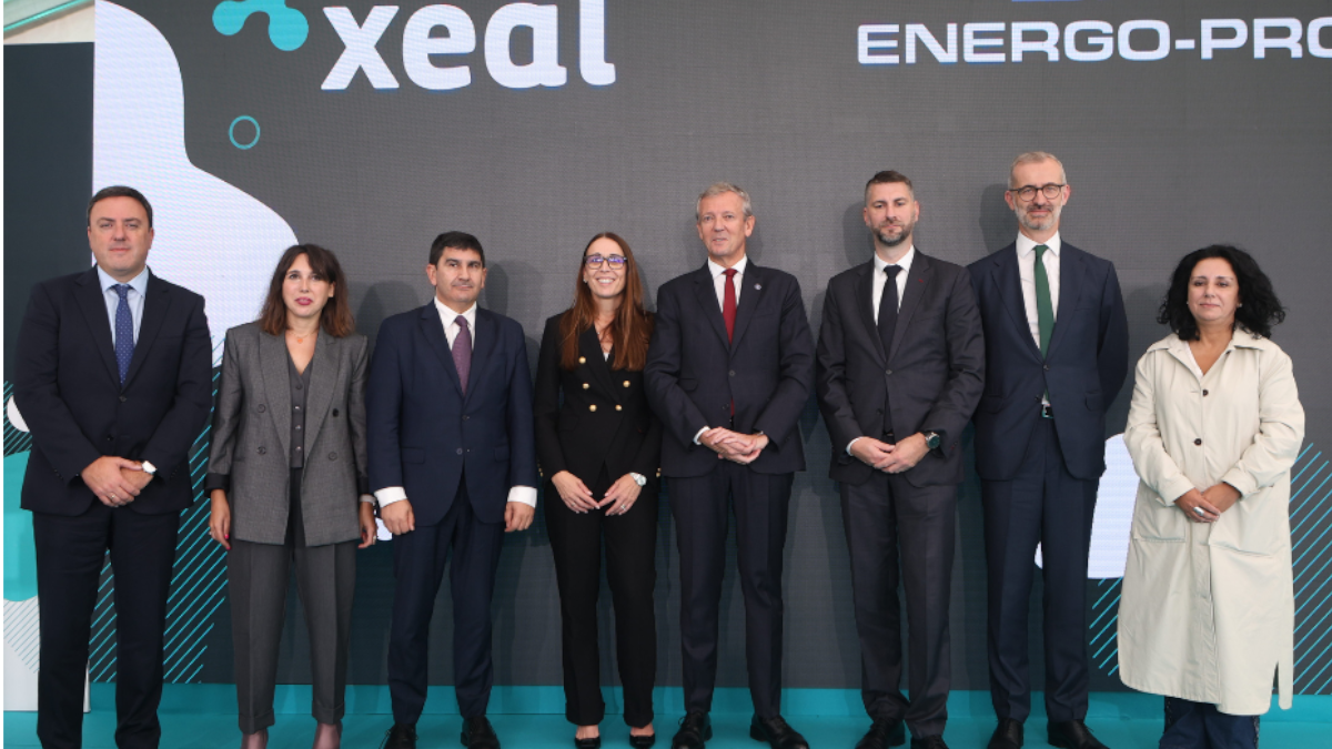 Jakub Fajfr, tercero por la derecha, durante el acto de conmemoración del 120 aniversario de Xeal / Xeal