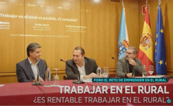 Javier Bretón, director general de Leche Celta; Jorge Eiroa, director de compras de Vegalsa-Eroski; y Guillermo Martínez, director gerente de Casa Grande de Xanceda