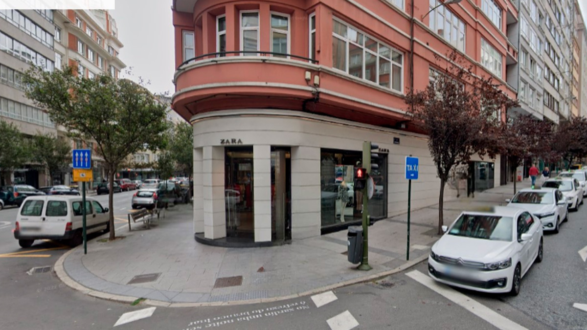 Tienda de Zara en la calle Juan Flórez de A Coruña, el primer establecimiento que abrió la multinacional