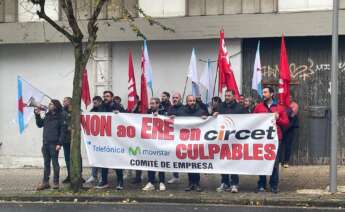 Protesta de los trabajadores de Circet a las puertas del Parlamento de Galicia / Europa Press