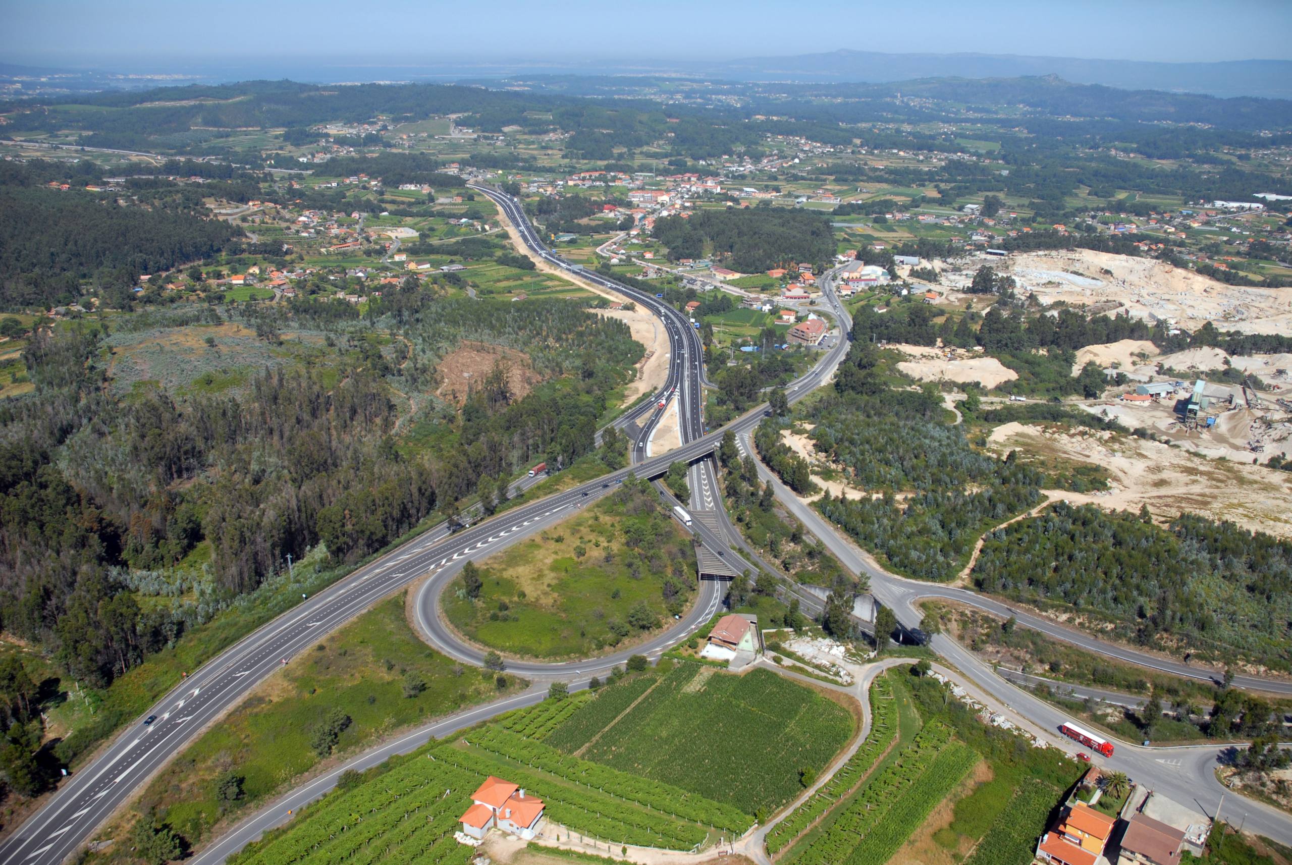 Autovía do Salnés (AG-41), que une Barro, Meis, Ribadumia, Meaño y Sanxenxo / Grupo Puentes