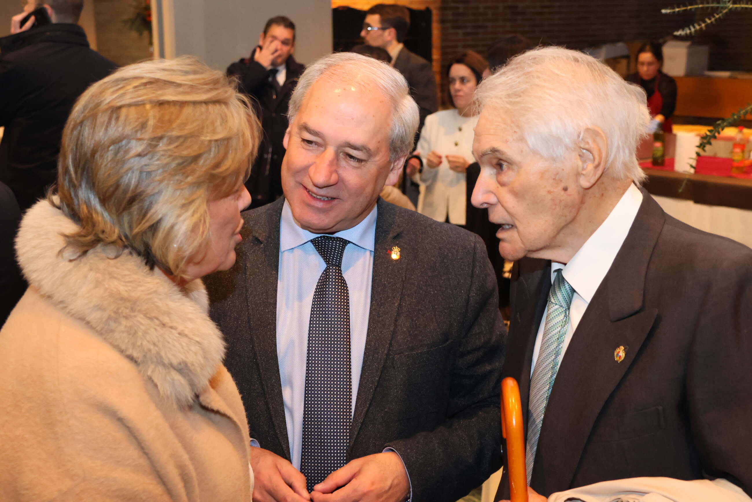 El presidente de la Deputación de Lugo, José Tomé, junto al empresario Álvaro Rodríguez Eiras durante el acto de entrega del Premio Aresa / Deputación de Lugo