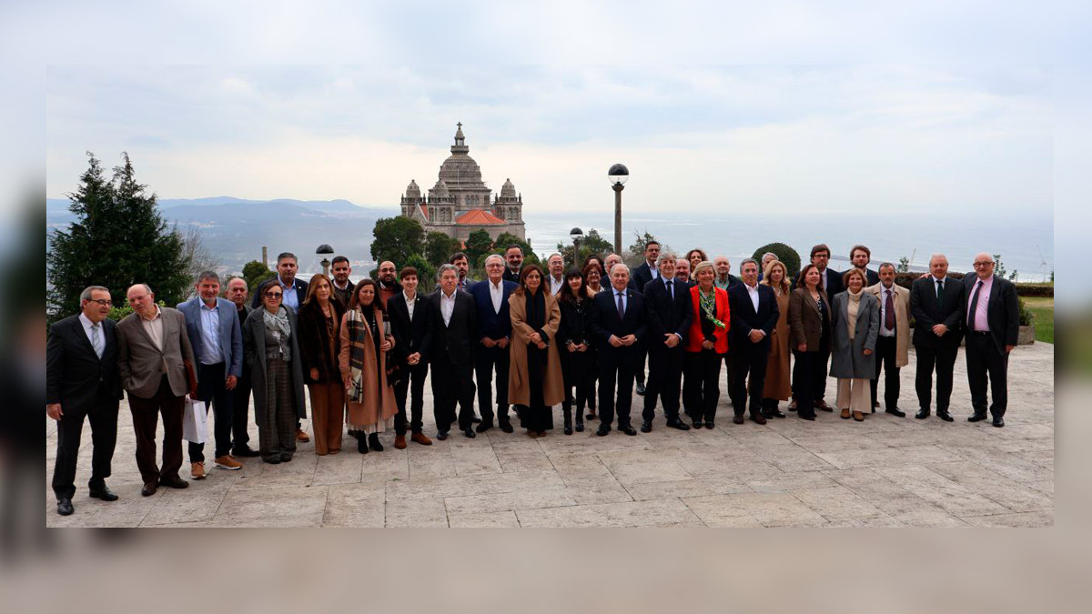 Foto de familia de la XXXIII Asamblea General del Eixo Atlántico