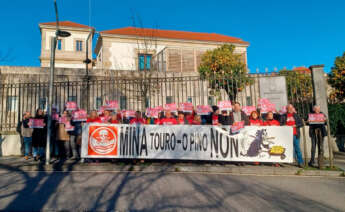 Protesta en Santiago contra la reactivación de la mina de Touro