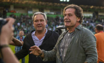 Tino Fernández, presidente de Altia, junto a Ignacio Rivera, presidente ejecutivo de Hijos de Rivera, durante la celebración del ascenso del Racing de Ferrol / Medio: muchacalidad.com / Autor: @tini.fotografia