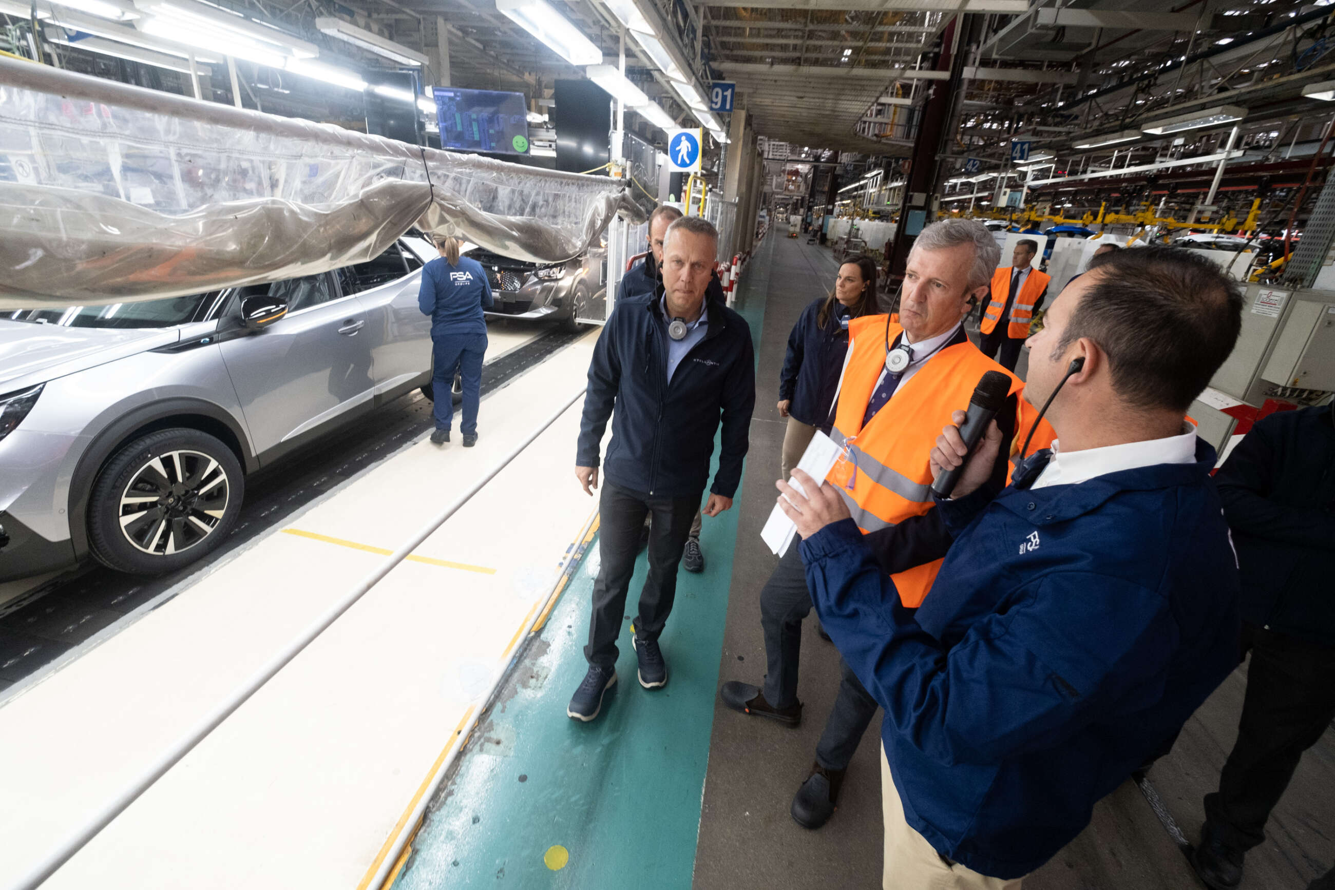 El presidente de la Xunta, Alfonso Rueda, en una imagen de archivo en la factoría de Stellantis en Vigo / Xunta