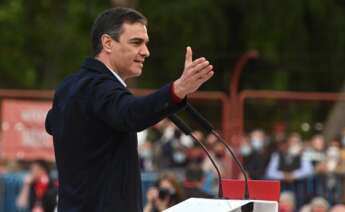 El presidente del Gobierno, Pedro Sánchez, durante el acto de cierre de campaña que los socialistas celebraron en el auditorio parque forestal Entrevias. EFE/Fernando Villar