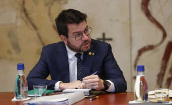 GRAFCAT9527. BARCELONA, 25/04/2023.- El presidente de la Generalitat, Pere Aragonès, durante la reunión semanal del gobierno catalán, que se celebra mientras el Parlament sigue pendiente de resolver la situación de Laura Borràs, presidenta suspendida de la cámara catalana. EFE/Toni Albir