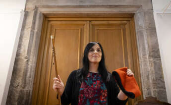 GRAFCAT1715. RIPOLL (GIRONA), 17/06/2023.- La líder de la formación independentista y de extrema derecha Aliança Catalana, Silvia Orriols, tras ser elegida alcaldesa de Ripoll (Girona), después del fracaso de las negociaciones que mantenían ERC, PSC, CUP y JxCat para pactar una mayoría alternativa para impedir el acceso de Orriols a la alcaldía. EFE/David Borrat.