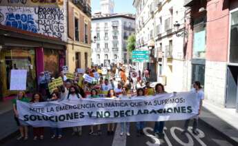 Decenas de personas durante una manifestación en defensa de la justicia climática, este verano, en Madrid. Foto: Gustavo Valiente / Europa Press