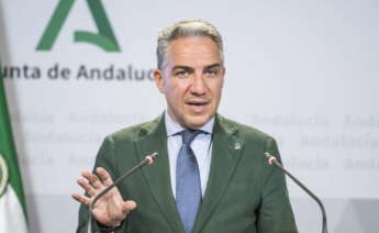 GRAFAND9239. SEVILLA, 17/05/2022.-El portavoz del Gobierno andaluz, Elías Bendodo, en la rueda de prensa posterior al Consejo de Gobierno celebrado hoy en Sevilla donde se ha aprobado un decreto ley que aporta un "marco jurídico seguro" para la acogida y estancia de los menores ucranianos que han llegado a Andalucía tras la invasión rusa de Ucrania, y que establece un periodo inicial de un año de acogida prorrogable en periodos de seis meses. EFE/ Raúl Caro.