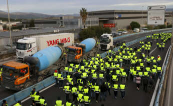 Marcha de los trabajadores de Acerinox. Foto: EFE.