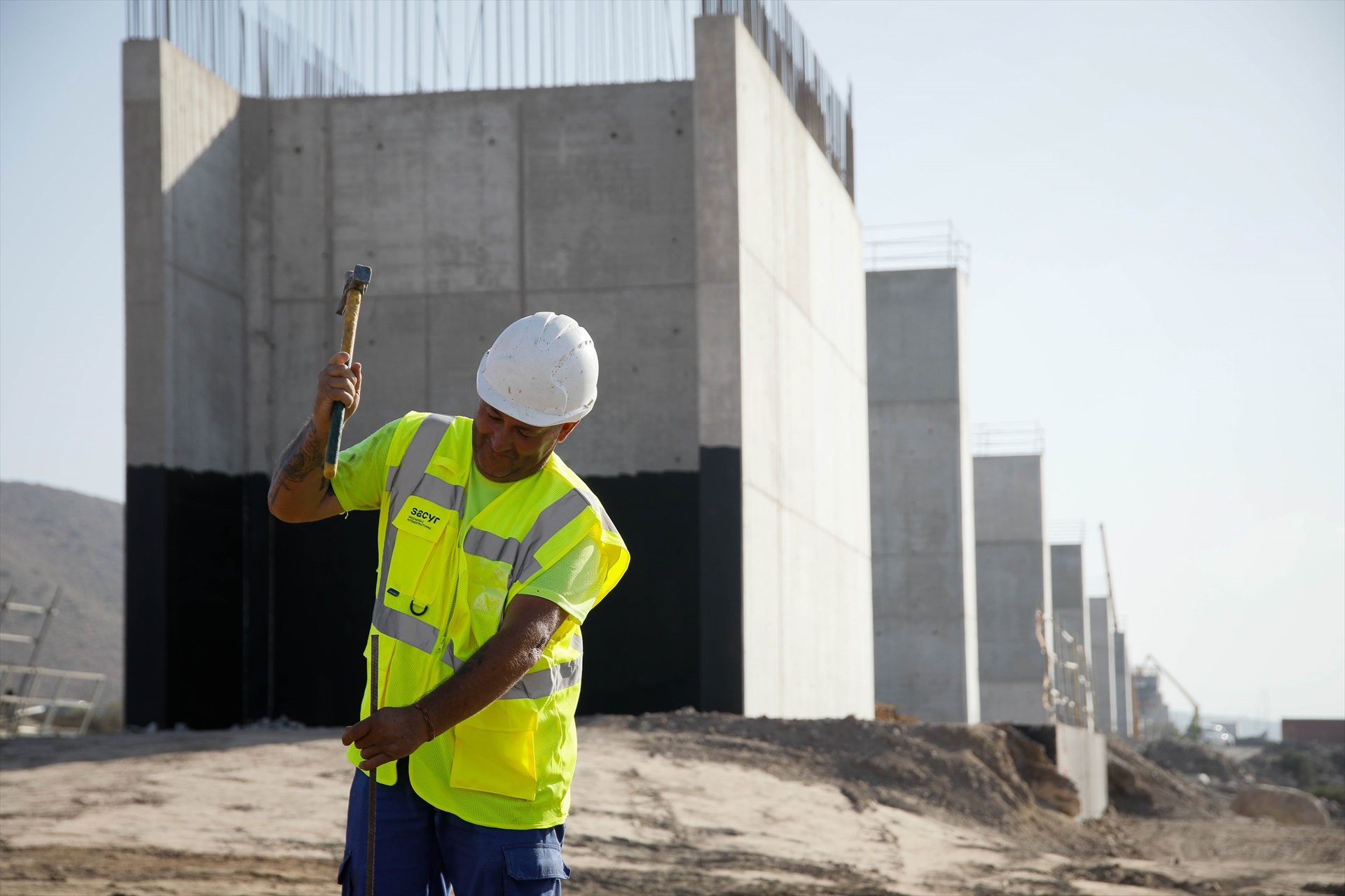 Obras de la línea de alta velocidad Murcia-Almería el día 13 de agosto en Níjar, Almería.