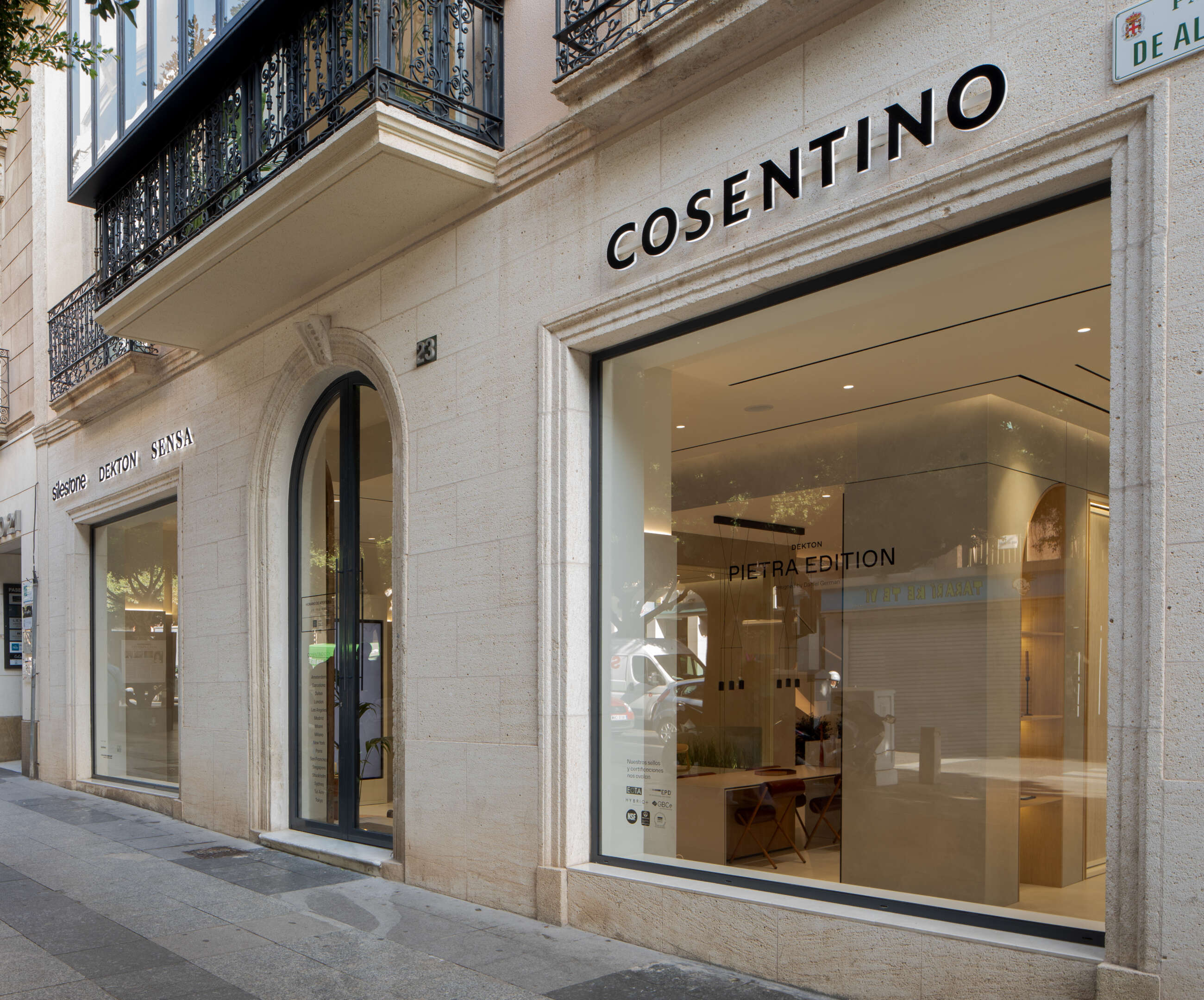 Instalaciones del nuevo espacio comercial de Cosentino en Almería.