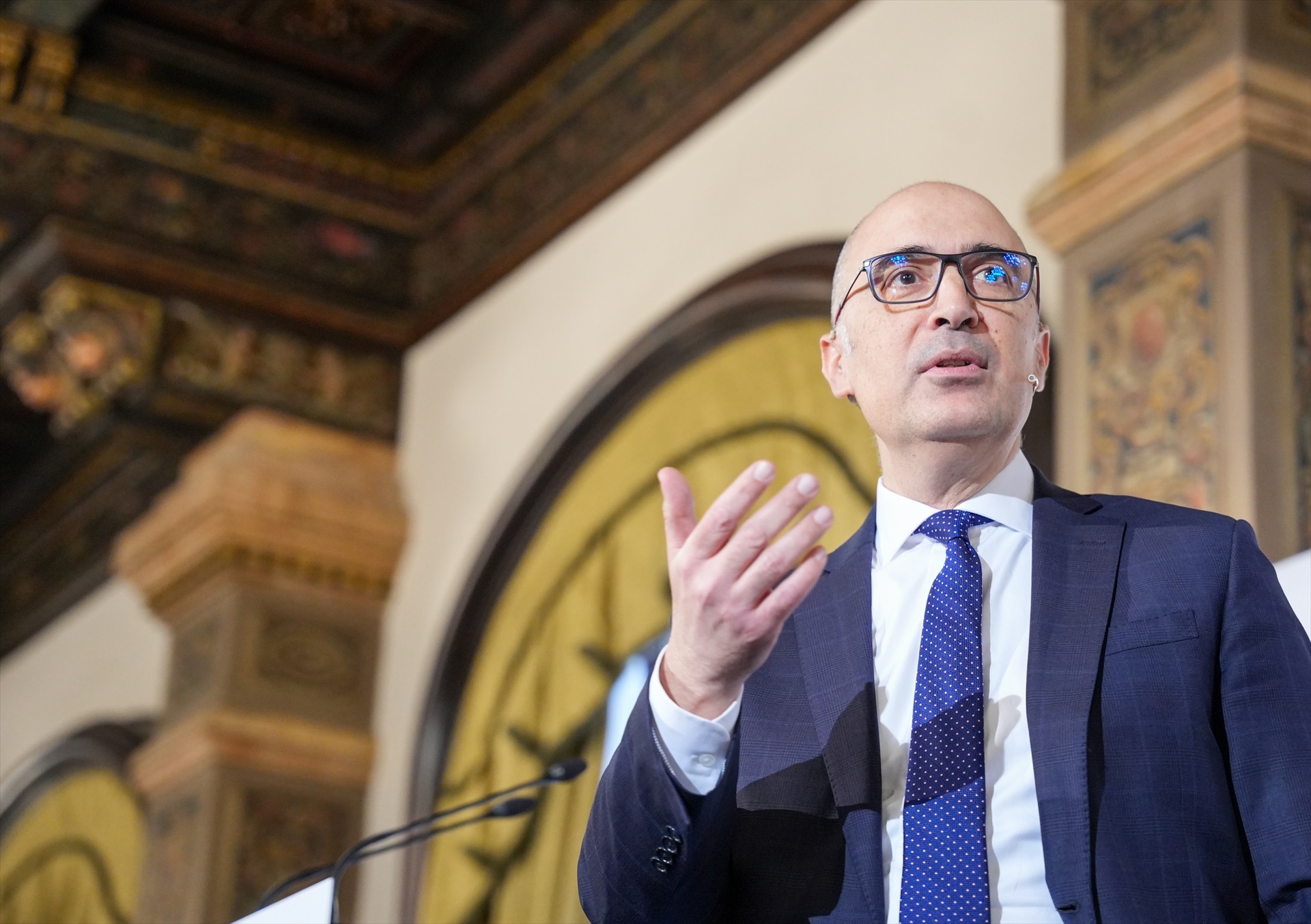 El presidente de Airbus España, Francisco Sánchez Segura, durante el desayuno coloquio organizado por la Cámara de Comercio en Sevilla.