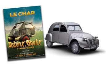 Cartel de la película Astérix & Obélix: El Reino Medio, junto al Citroën 2 CV original.